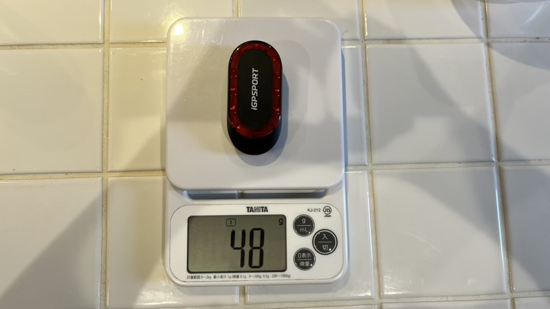 iGPSPORT SR miniの重量が48gと表示された計量シーン

